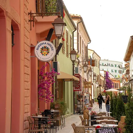 Hotel Buddha House And Cocktail Bar Vlorë